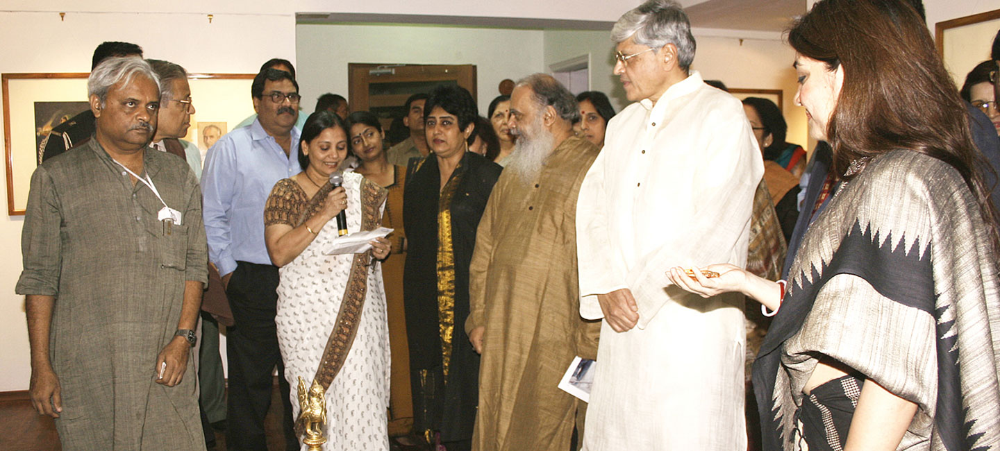 With dignitaries at Gujarat Darpan in Kolkata
